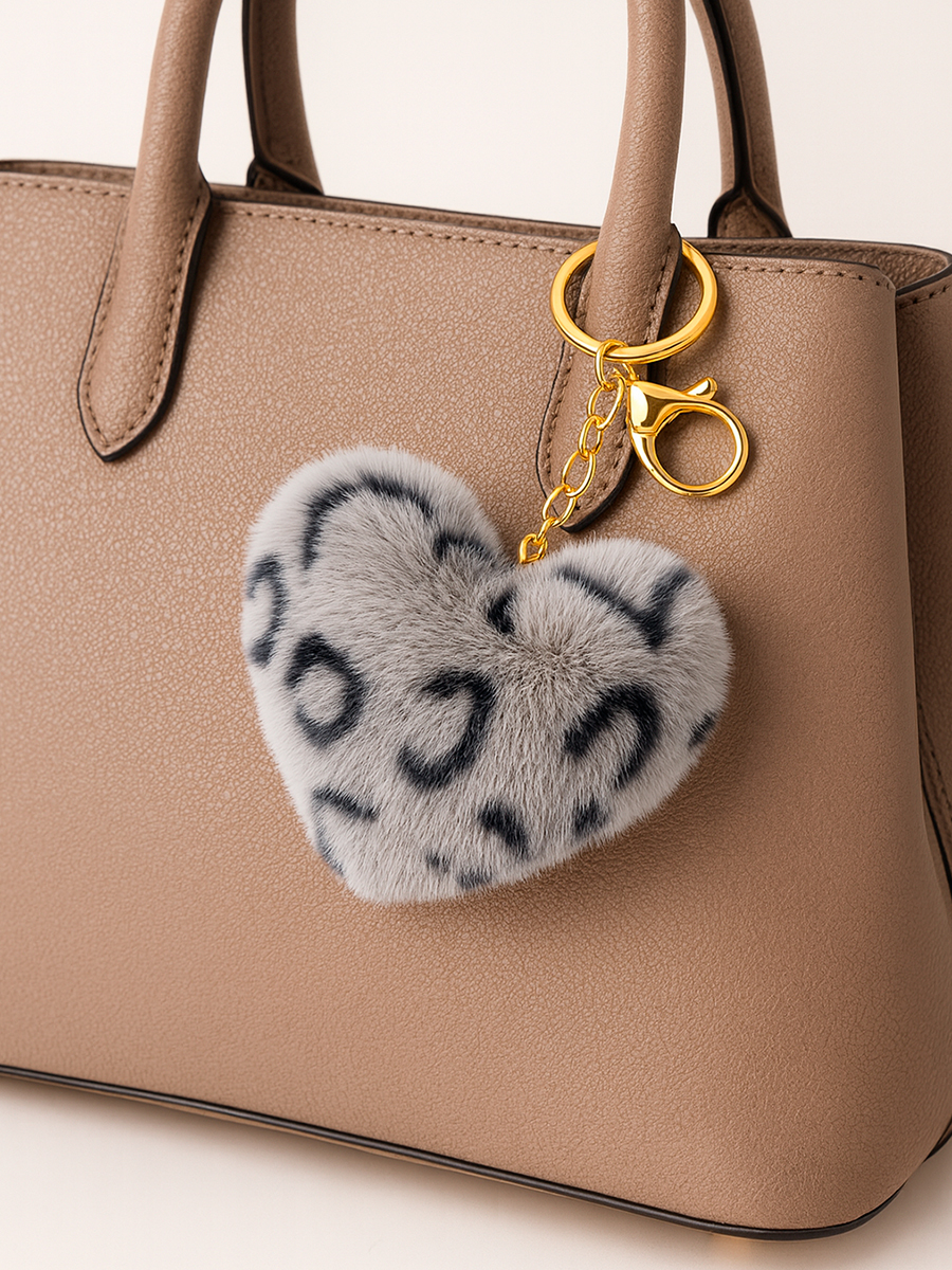 Фото товара 24726, брелок обвес на сумку пушистый серый